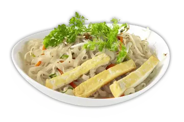 Restované tofu a rýžové nudle se zeleninou